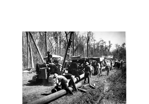 Construcción del gasoducto Campo Durán en 1958, con este gasoducto se llevó gas a los hogares argentinos.